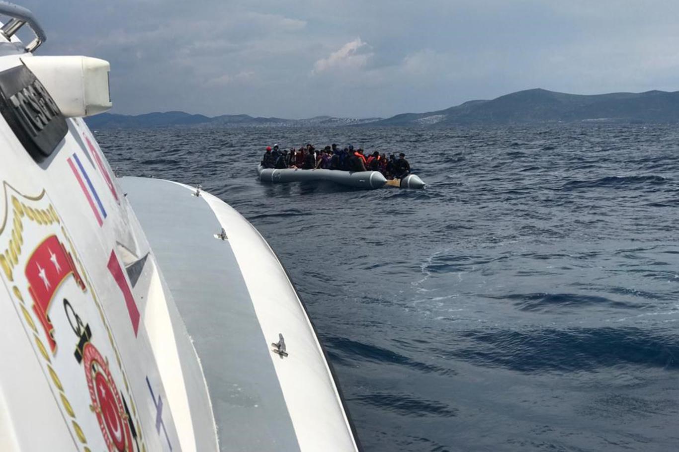 60 irregular migrants rescued off western Turkey
